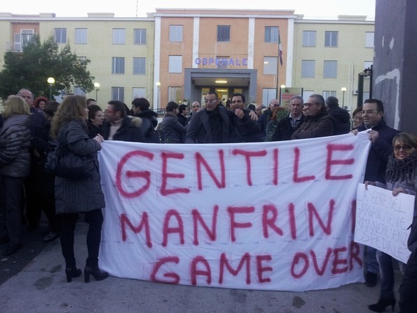 Ospedale, poca gente al corteo