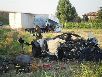 incidente frontale tir-Jaguar con a bordo due manfredoniani: muore 35enne