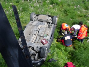 Auto fuori strada nei pressi del liceo scentifico