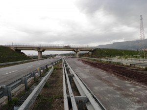 Camion perde olio di sansa, incidenti