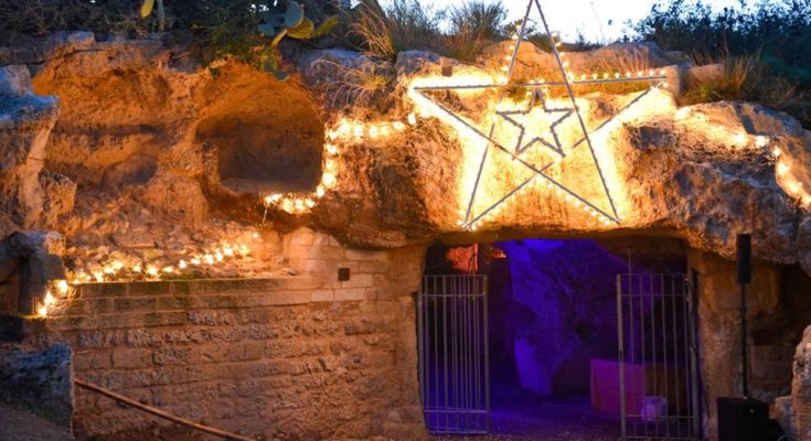 A NATALE TORNA “ACCADDE IN UN GROTTA”