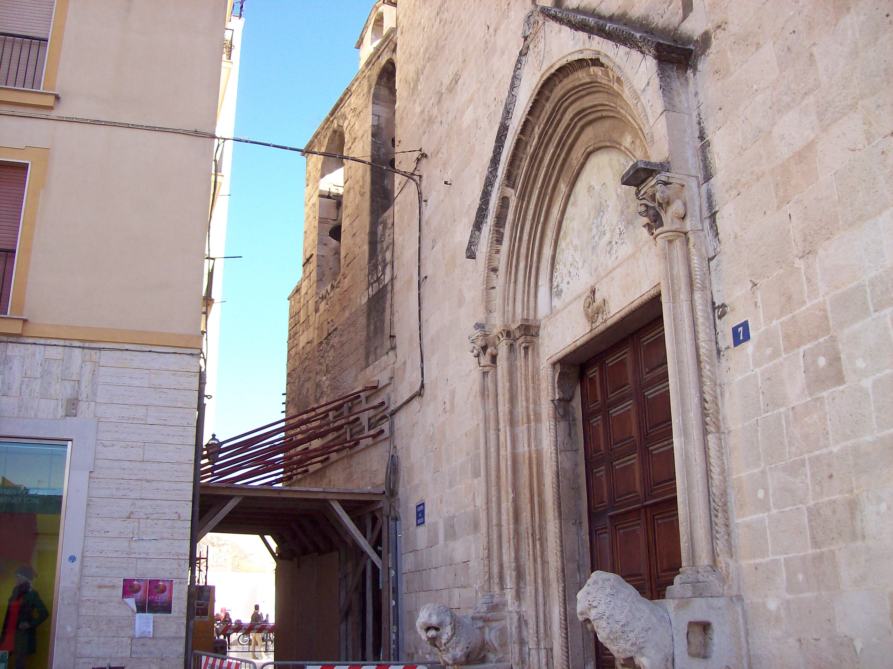 Puntellato il campanile della chiesa di S. Domenico