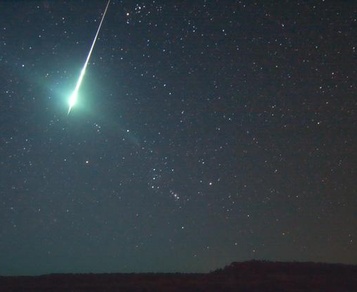 Scia verde sul cielo di Manfredonia