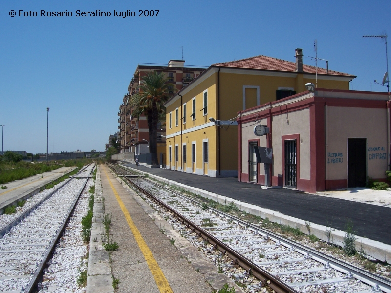 Trenitalia Taglia corse tra Foggia e Manfredonia