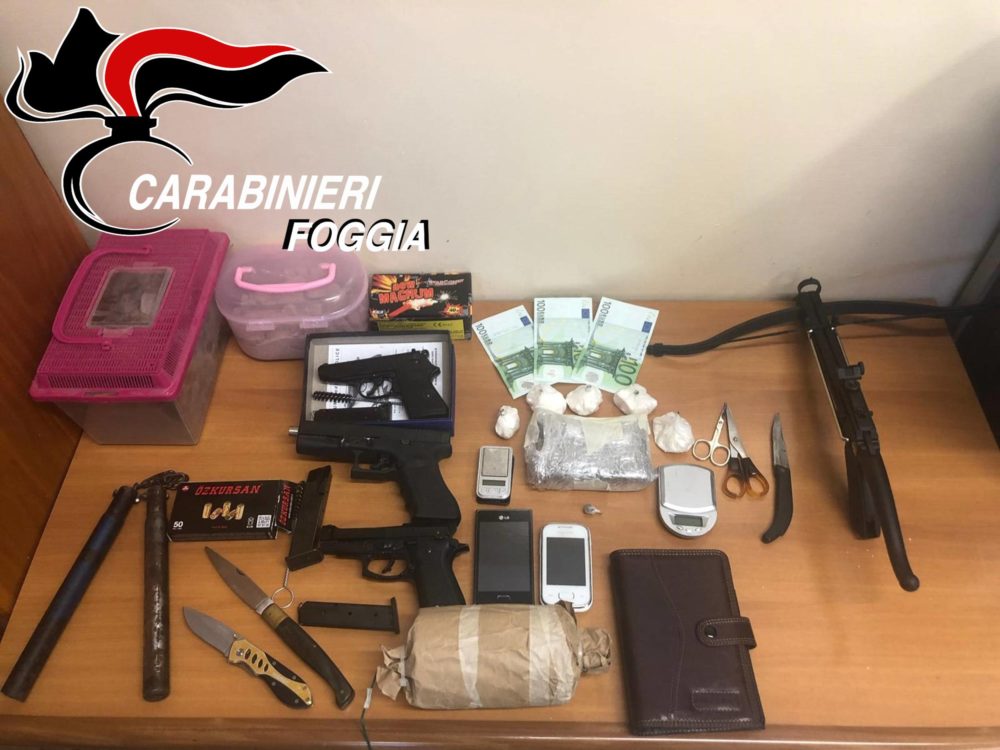 Manfredonia. In casa con droga, armi ed esplosivi: arrestato 20enne