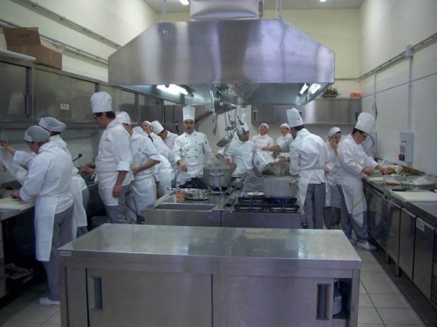 Alberghiero di Manfredonia: a breve i lavori per la cucina. Masulli tranquillizza gli studenti: “Impegno è costante”