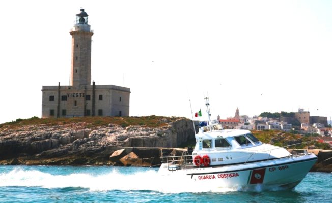 Panico al largo della costa garganica, mercantile bloccato da onde alte 5 metri