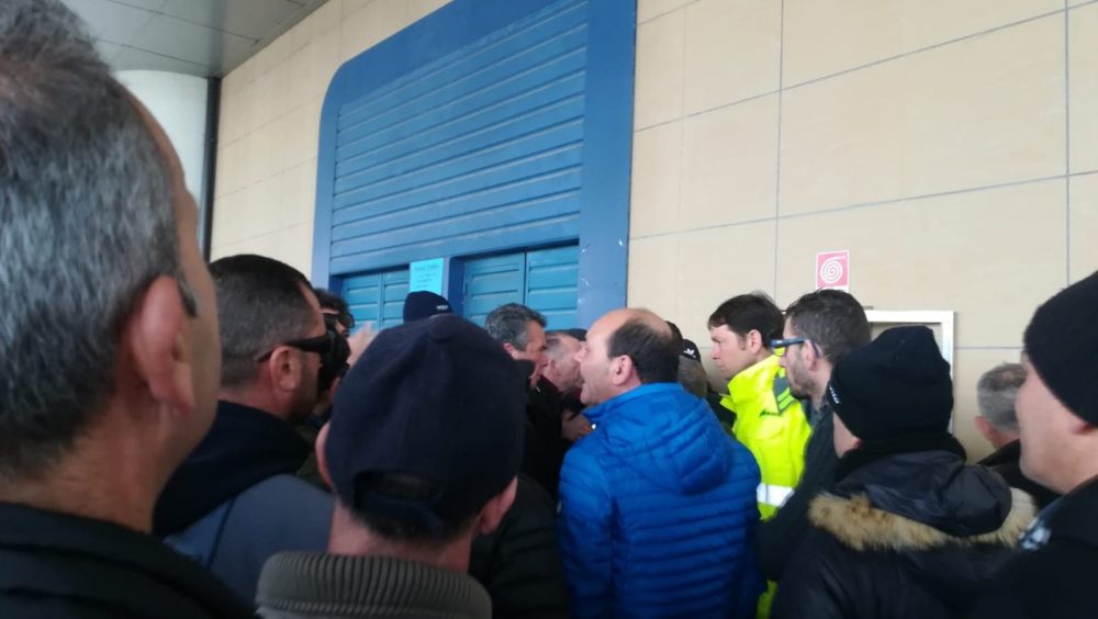 Manfredonia: continua la protesta dei pescatori. Sit in fuori il Mercato