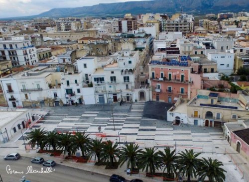 Manfredonia. Furto in appartamento in via Tribuna: persi gioielli durante la fuga