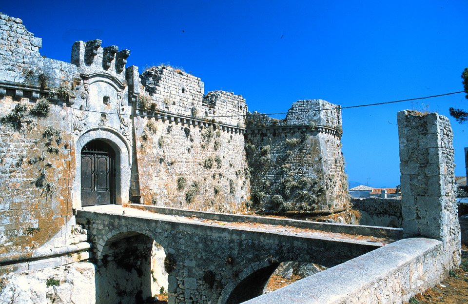 Il castello di Monte Santa’Angelo (Gargano): la storia „