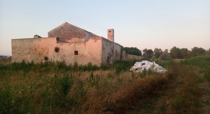 ABBANDONATI SACCONI LUNGO LA LITORANEA SP 141